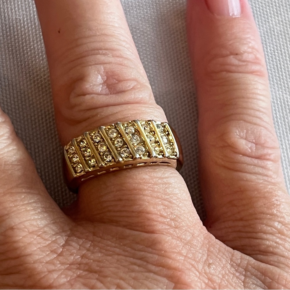 gold tone ring with 21 rhinestones size 6 - Picture 6 of 7